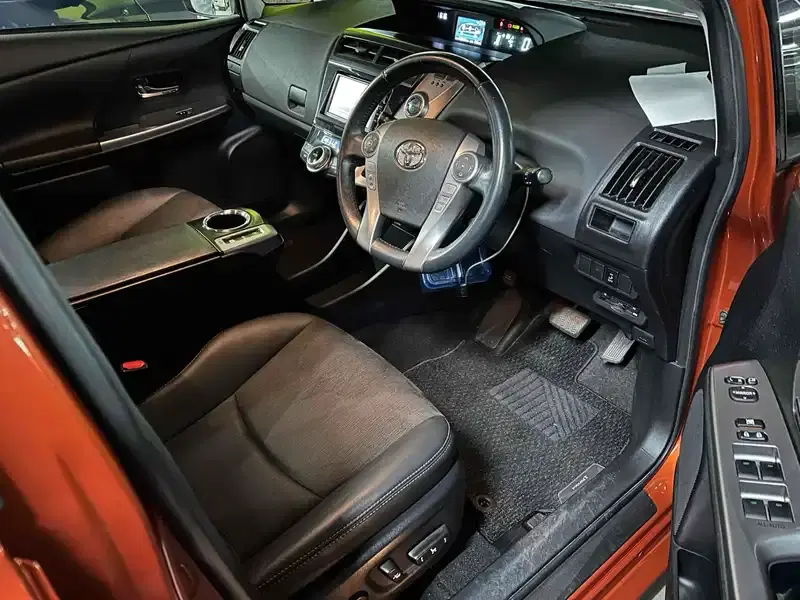 TOYOTA PRIUS ALPHA G Image 9