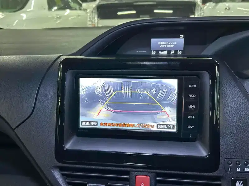 TOYOTA VOXY HYBRID V Image 13