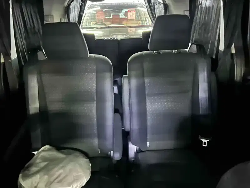 TOYOTA VOXY HYBRID V Image 12