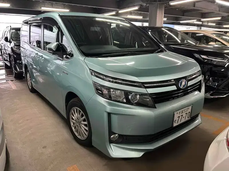 TOYOTA VOXY HYBRID V Image 9