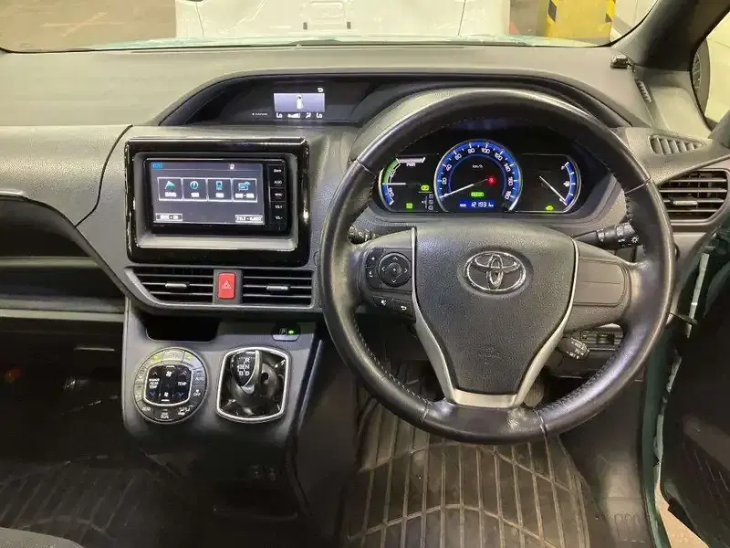 TOYOTA VOXY HYBRID V Image 4