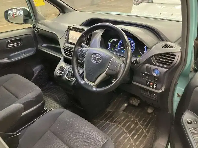 TOYOTA VOXY HYBRID V Image 3