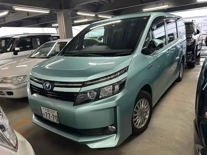 2015 Toyota VOXY 122,000 km