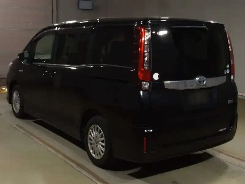 TOYOTA NOAH HYBRID G Image 5