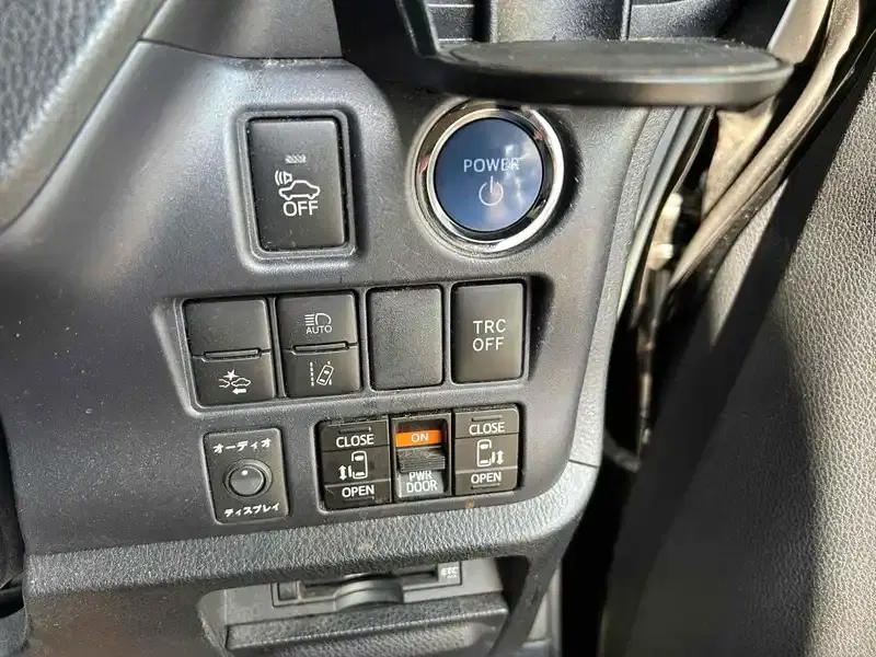 TOYOTA NOAH HYBRID G Image 14