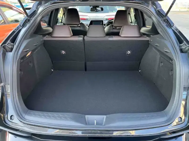 TOYOTA C-HR G Image 8
