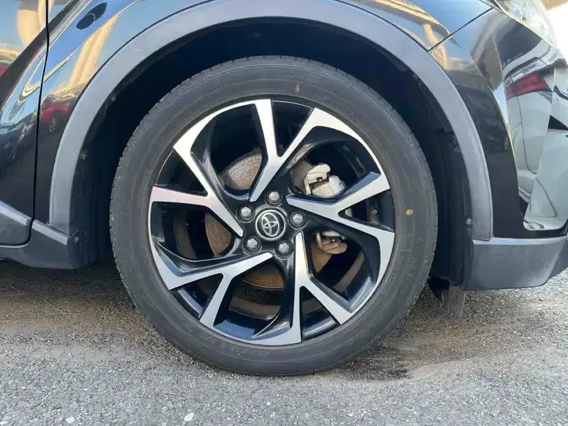 TOYOTA C-HR G Image 11