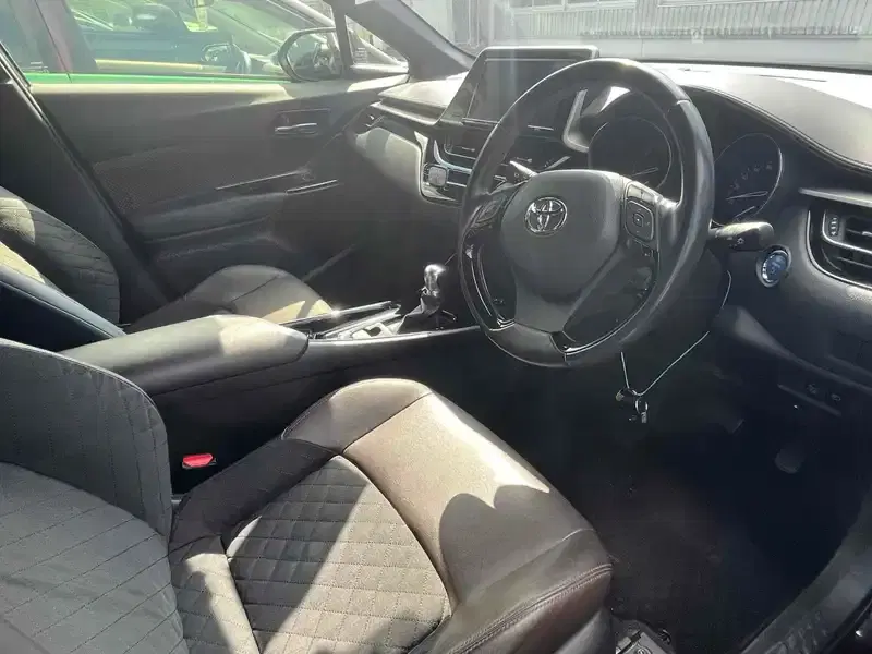 TOYOTA C-HR G Image 11