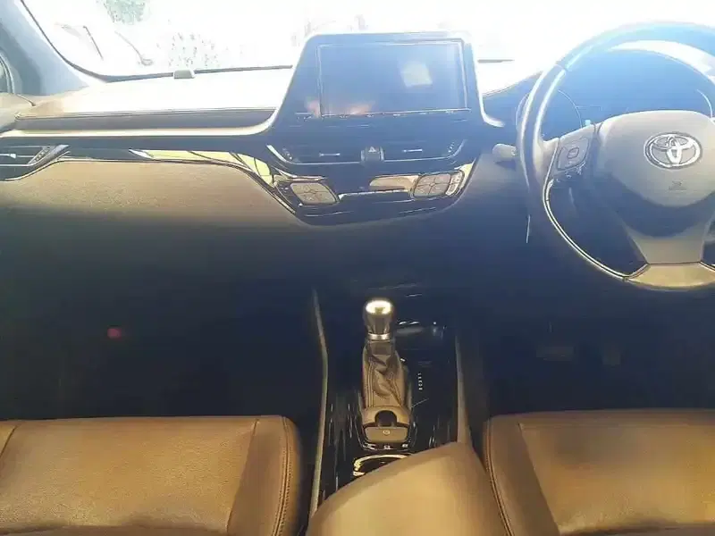 TOYOTA C-HR G Image 9