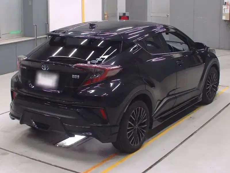 TOYOTA C-HR G Image 2