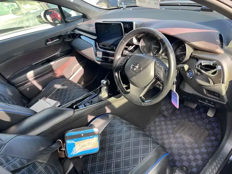 TOYOTA C-HR G Image 10